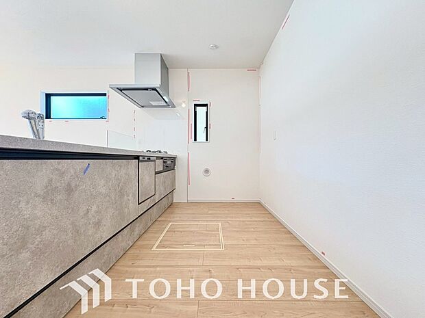 ご家族みんなで調理ができる位のスペースを実現したキッチン空間となっております。