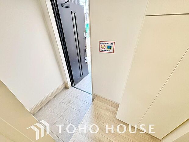 広々とした玄関スペースは何かと重宝します。ベビーカーも楽々置けるゆったりスペースが魅力です。