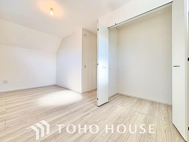 お子様の心と身体を見守る子供部屋として、小さな自立心を育むお部屋作りを見越してご覧下さい。