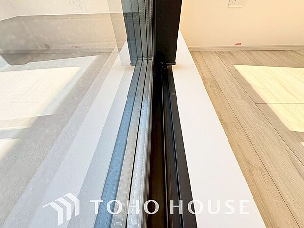 複層ガラスは結露を抑えたり、遮音にも効果を発揮します。