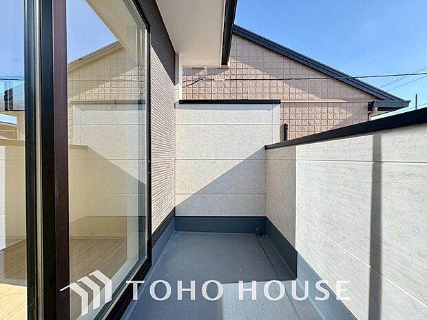 陽光に愛され、環境に恵まれ、家族に包まれた邸宅は、どんなに月日が経っても色褪せる事なく輝き続けます。