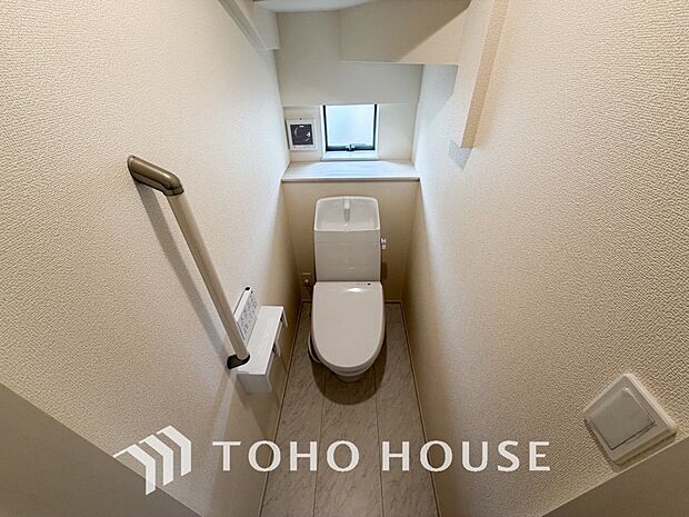 十分な広さと清潔感のあるカラーで纏まったおトイレ。時間に余裕とゆとりを持たせます。