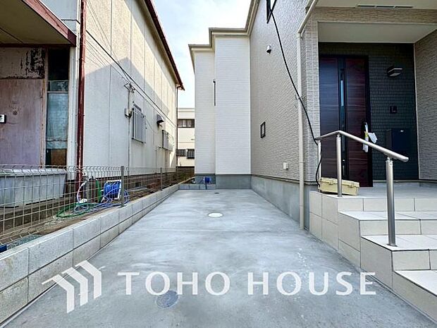 家のすぐ前に駐車場があるため、出入庫がスムーズで時間を気にせず快適にご利用いただけます。