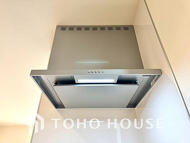 最新のレンジフードは静音性や省エネ性能が向上しデザインもスタイリッシュ。効率的な換気で料理を快適に。