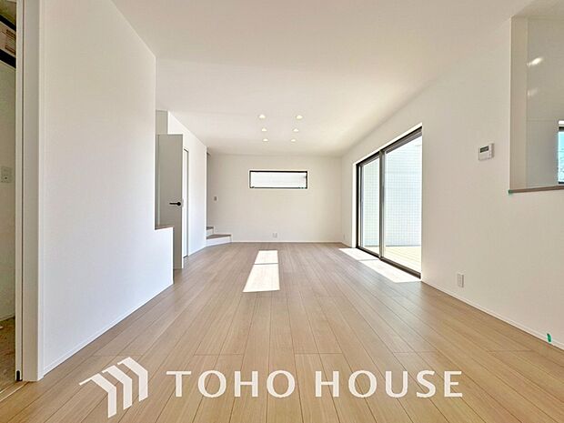 造りこんだ空間演出の妙が生み出す光と質のハーモニーはこの住宅のクオリティの良さを実感させてくれます。