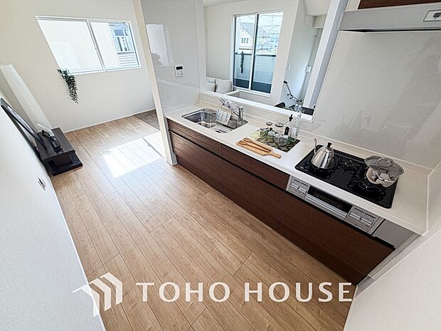 お料理の上手な方が独壇場でお料理の腕を披露するスタイルに向いているキッチンです。