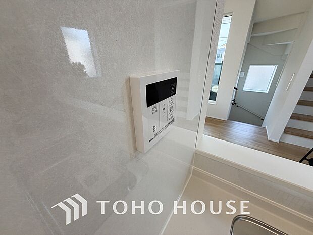 スイッチ1つで一定量の湯を浴槽に張ったり、保温や追い焚きをすることができる機能は何かと便利。