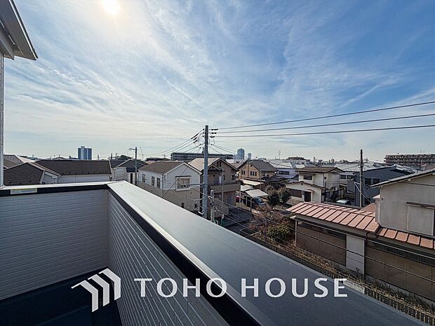 その豊かな眺望にふさわしい空間には、通風・採光にも優れ、心地よい光と風があふれています。