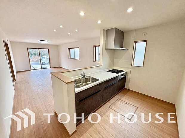 広々キッチンを採用。みんなで作った料理を召し上がりながらの会話は、どのような物になるのでしょうか。