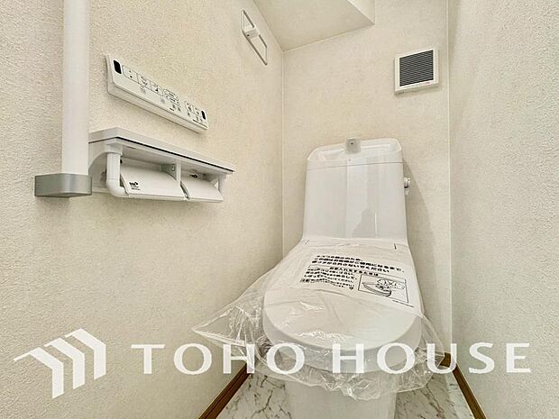 清潔な空間であって頂けますように、目に留まるだけではなく汚れをふき取り易いフロアと壁紙をチョイス。