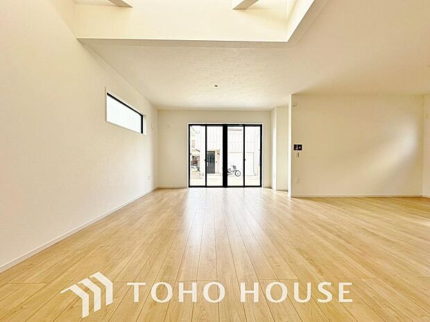 造りこんだ空間演出の妙が生み出す光と質のハーモニーはこの住宅のクオリティの良さを実感させてくれます。