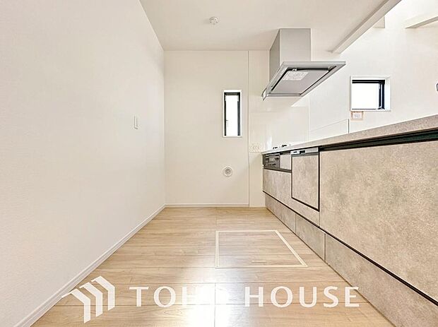 広々キッチンを採用。みんなで作った料理を召し上がりながらの会話は、どのような物になるのでしょうか。