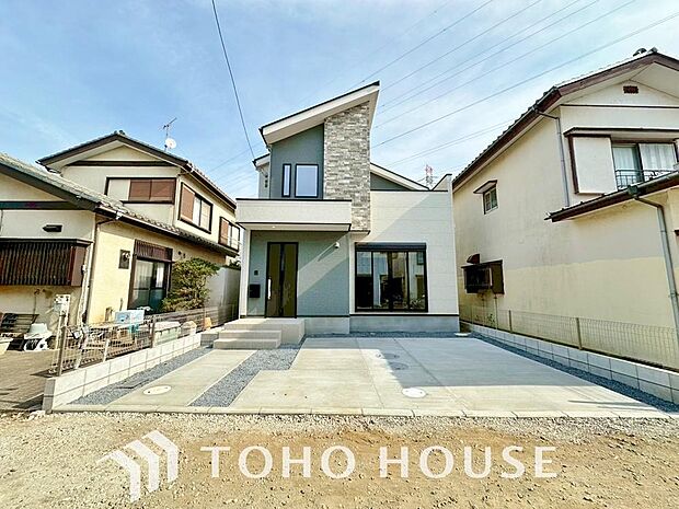 マンションとは違う敷地内駐車。ご主人様のお車のお手入れにも気合が入りますね。