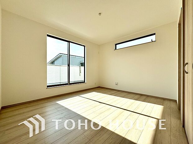 お子様の心と身体を見守る子供部屋として、小さな自立心を育むお部屋作りを見越してご覧下さい。