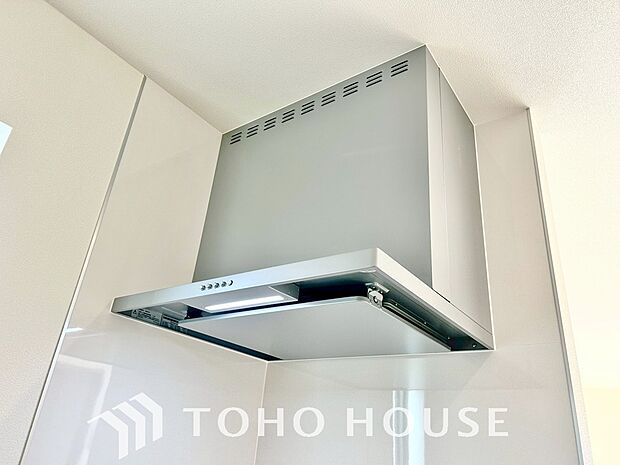 最新のレンジフードは静音性や省エネ性能が向上しデザインもスタイリッシュ。効率的な換気で料理を快適に。