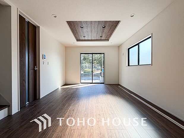 造りこんだ空間演出の妙が生み出す光と質のハーモニーはこの住宅のクオリティの良さを実感させてくれます。
