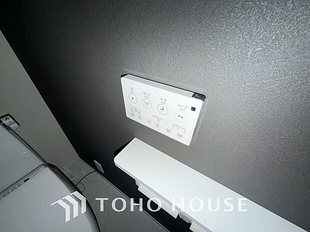 日本を訪れた外国の方で「使ってみて驚いた」と仰る方の多い、ウォシュレット。おしりを優しく洗ってくれるだけではなく、パワー脱臭機能なども備え、快適な空間を創出する機能もございます。