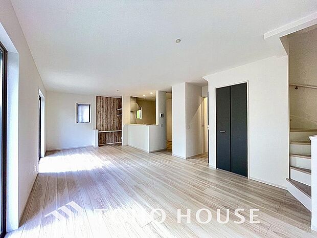 造りこんだ空間演出の妙が生み出す光と質のハーモニーはこの住宅のクオリティの良さを実感させてくれます。