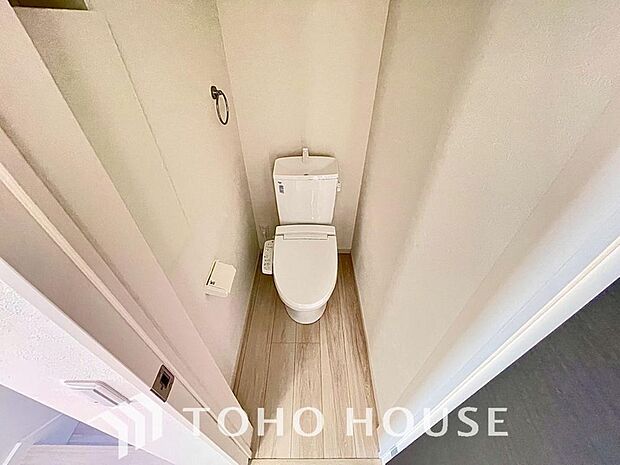 清潔な空間であって頂けますように、目に留まるだけではなく、汚れをふき取り易いフロアと壁紙をチョイス。