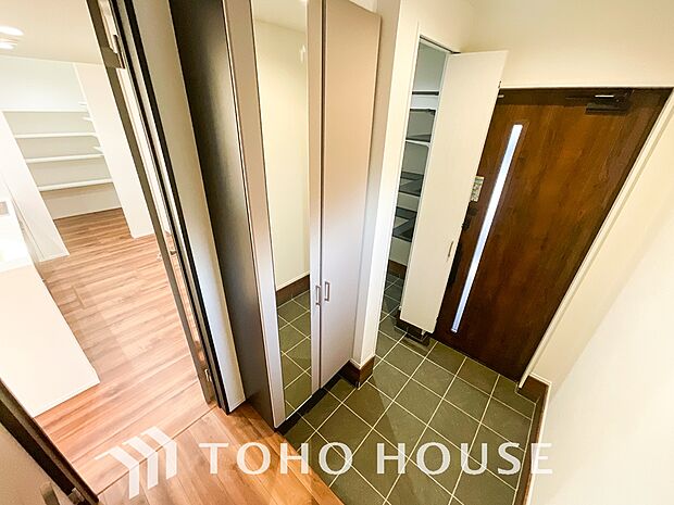 ダウンライトを使用しお洒落に演出。帰りたくなる家をテーマに設計。いつも「人」と「家」の間に・・・。