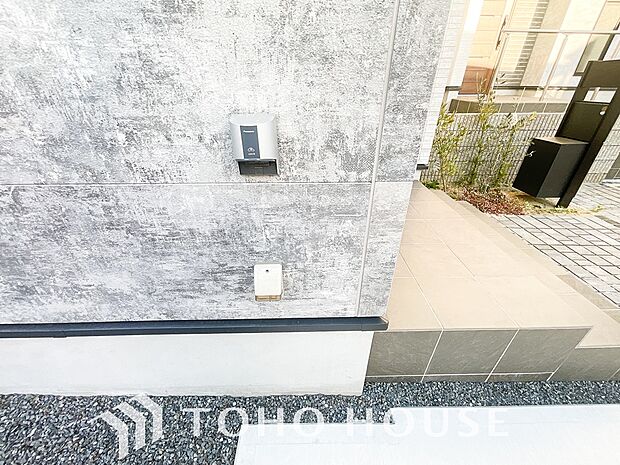 電気自動車用の充電設備が設置済みの物件。EV・PHVの普及に伴って各家庭への設置需要が高まってます。
