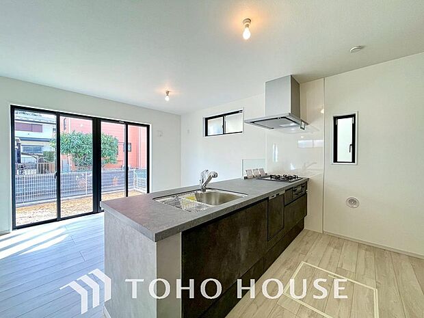 お料理の上手な方が、独壇場でお料理の腕を披露するスタイルに向いているキッチンです。