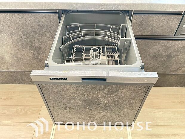 高温水や高圧水流を使う事で効率よく食器洗浄できます。殺菌効果も高いので哺乳瓶等を洗う際にも便利です。