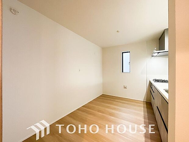 ご家族みんなで調理ができる位のスペースを実現したキッチン空間となっております。