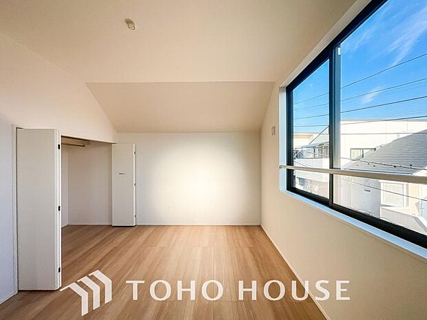 一日の疲れを癒やしてくれる主寝室。時を忘れて過ごす場所として過ごせるお部屋。