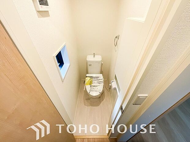 清潔な空間であって頂けますように、目に留まるだけではなく、汚れをふき取り易いフロアと壁紙をチョイス。