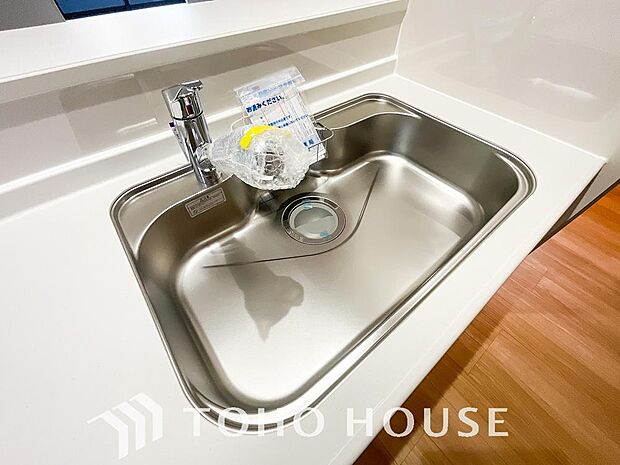 ワンタッチで浄水と原水を切り替えできる浄水器一体型水栓は水道水に含まれる有害物質を除去してくれます。