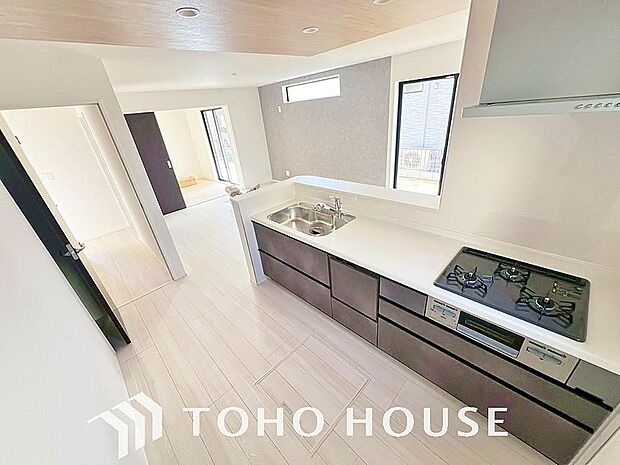 お料理の上手な方が、独壇場でお料理の腕を披露するスタイルに向いているキッチンです。