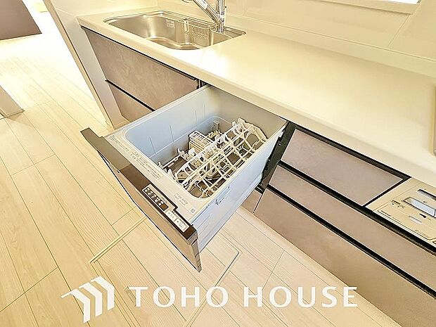 高温水や高圧水流を使う事で効率よく食器洗浄できます。殺菌効果も高いので哺乳瓶等を洗う際にも便利です。