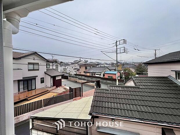 その豊かな眺望にふさわしい空間には、通風・採光にも優れ、心地よい光と風があふれています。