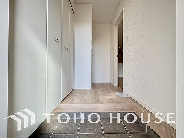 毎日みんなを見送り、そして迎え入れる場所だから。帰りたくなる家をテーマに設計した、自慢の玄関です。