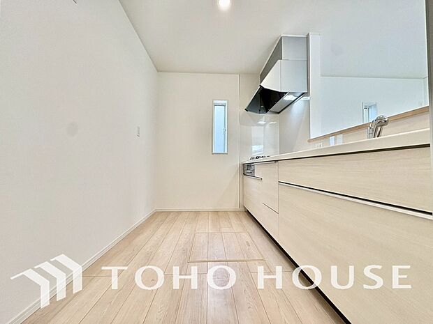 広々キッチンを採用。みんなで作った料理を召し上がりながらの会話は、どのような物になるのでしょうか。