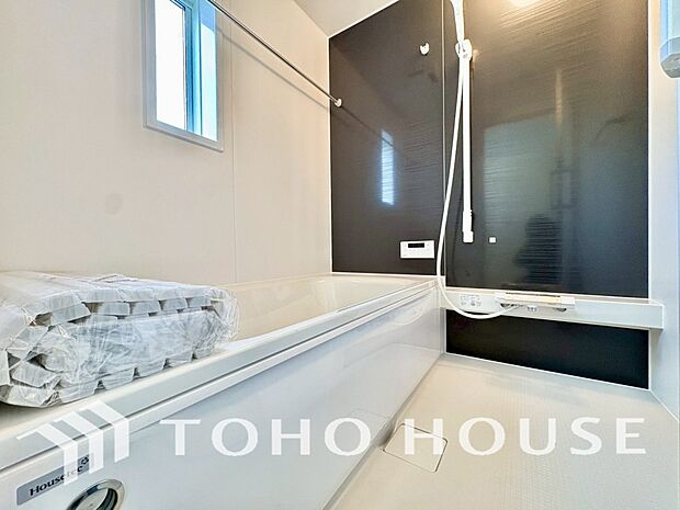 一日の疲れを癒すための心地よいバスタイムを演出する浴室はゆとりあるサイズを採用。