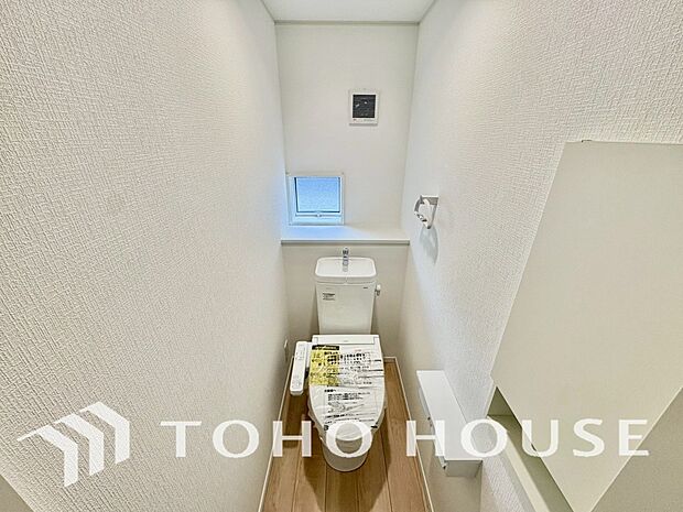 十分な広さと清潔感のあるカラーで纏まったおトイレ。時間に余裕とゆとりを持たせます。