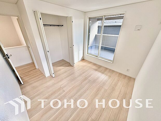 家具の配置のし易い室内です。趣味の部屋としても充分な広さを確保しております。