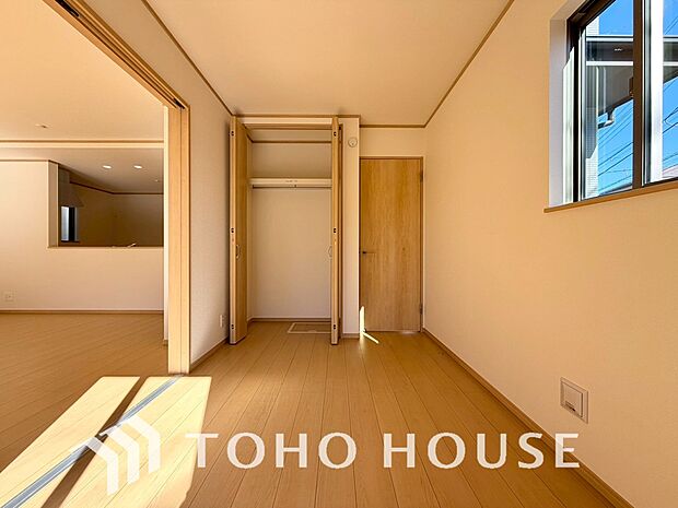 白を基調とした室内は、明るい住空間を造り出すだけでなく、清潔感をもたらしてくれます。
