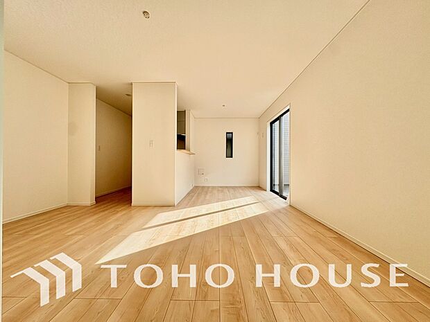 光が注がれる青い空から鮮やかに赤色にゆっくりと染まる。そんな優しい時間がここでは流れてゆく。