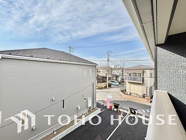 その豊かな眺望にふさわしい空間には、通風 採光にも優れ、心地よい光と風があふれています。