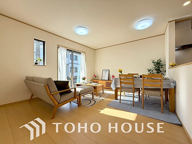 家族皆が集まる場所だからこそ、一番明るく使い勝手のいい空間に仕上げております。