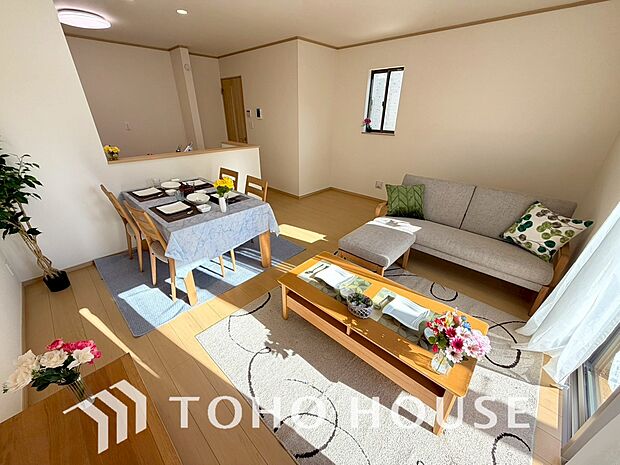 ホワイトナチュラルのテイストが、自然体で過ごせる心地良さ生み出しています。