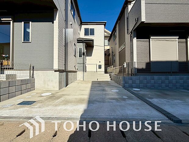 マンションとは違う敷地内駐車。ご主人様のお車のお手入れにも気合が入りますね。