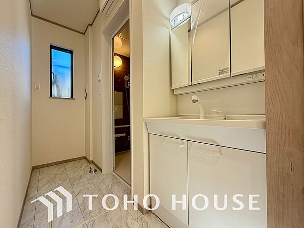 シンプルだからこそ使いやすい。スタンダードなデザインの洗面台はお掃除もしやすくいつも清潔。