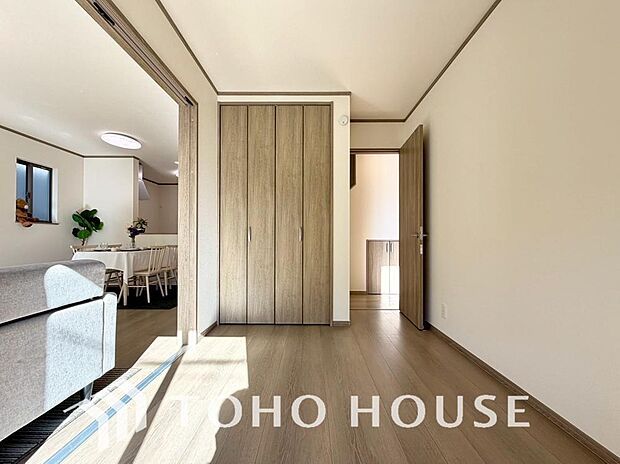 白を基調とした室内は、明るい住空間を造り出すだけでなく、清潔感をもたらしてくれます。