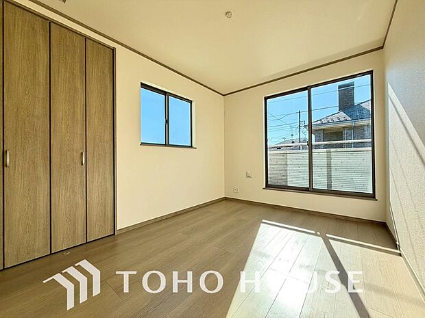 快適な光を取り入れ、心地よい風を取り入れます。心と体をゆったりと安らげる寝室。