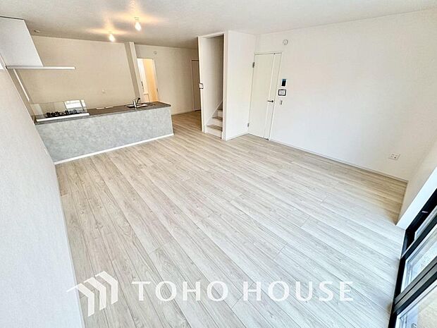 光と風があふれる開放的なリビングダイニングには自然と家族みんなが集まってきます。