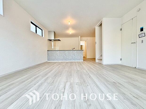 ホワイトナチュラルのテイストが、自然体で過ごせる心地良さ生み出しています。